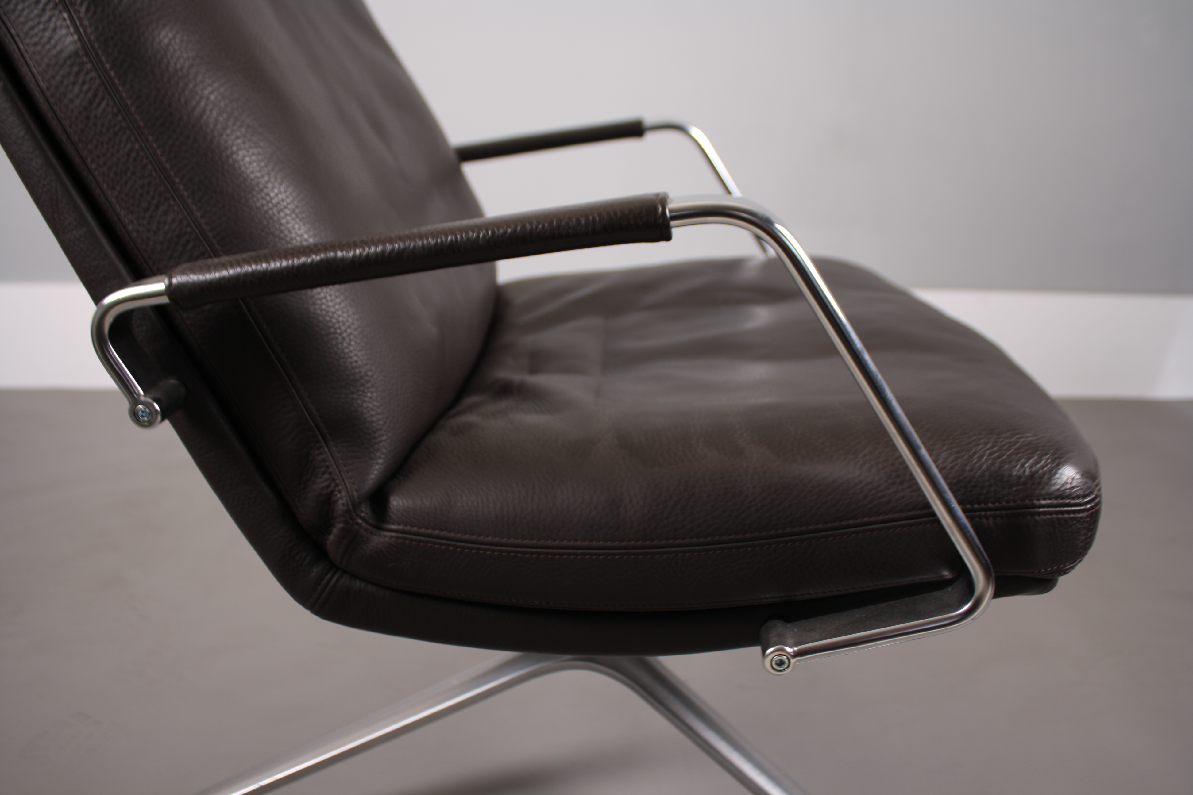 办公椅|现代真皮中班椅|办公家具|球友会网页版家具|FK 86 Lounge.