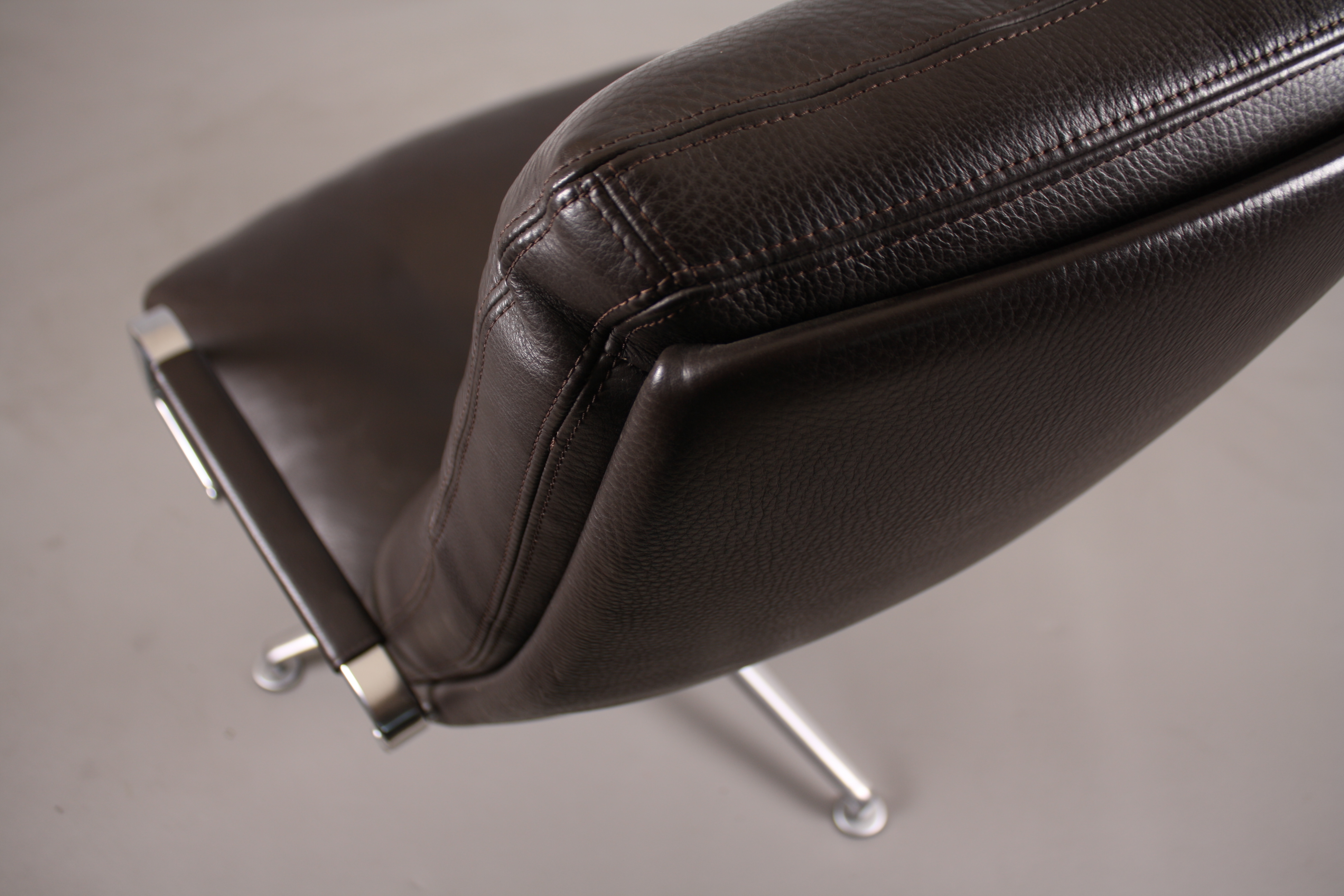 办公椅|现代真皮中班椅|办公家具|球友会网页版家具|FK 86 Lounge.
